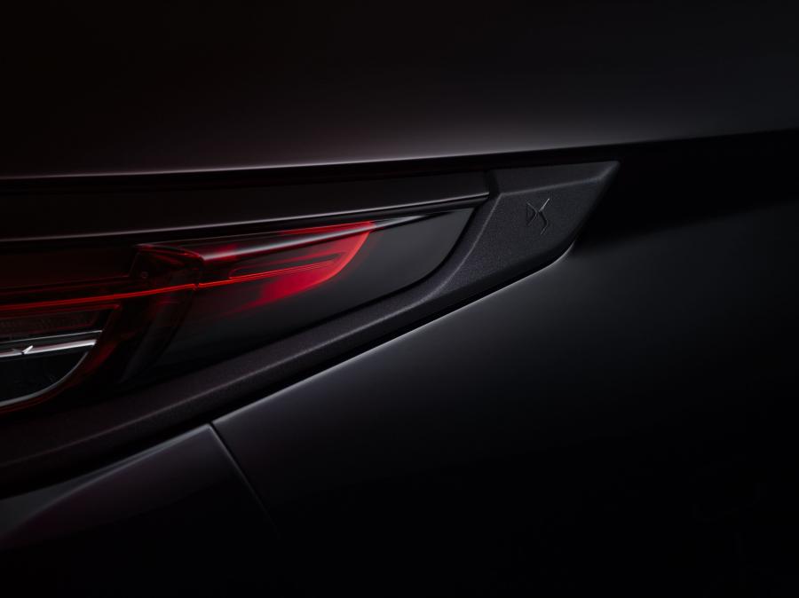 Детали интерьера DS 3 Crossback La Premiere 2019 года  (WW) (фото 5 из 31)